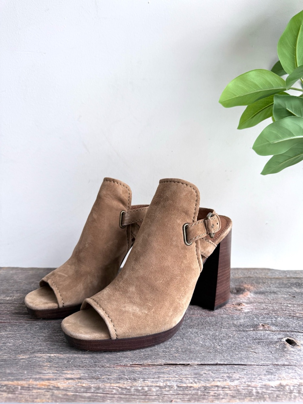 NIB Frye Karissa Shield Sling Suede Open-Toe Block Heel Mules, Size 8.5